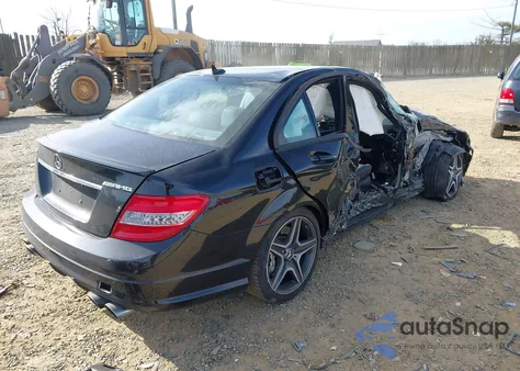 2009 Mercedes-Benz C 63 Amg z USA, uszkodzony, nr VIN WDDGF77X39F325492